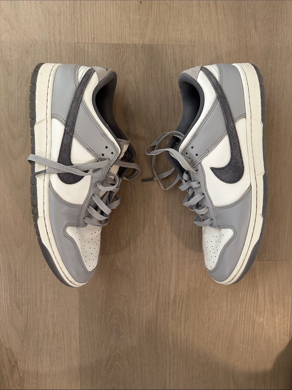 Nike Men's Low-Top Sneakers in Gray and White